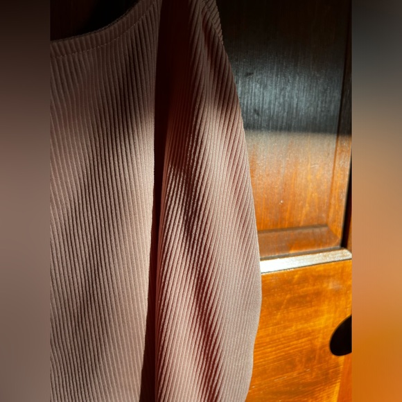 crop top - Picture 2 of 4